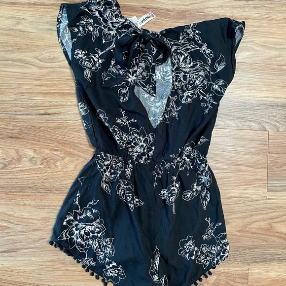 Black & White Romper - Darling and On-Trend! - Picture 4 of 6